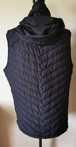 Zella Black Chevron Puffer Vest Size Large - Picture 3 of 7